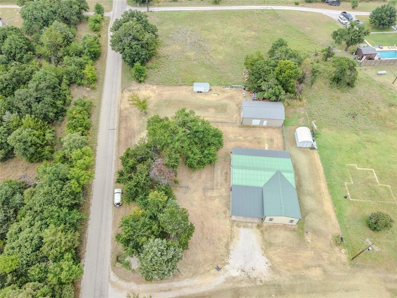 205 County Road 1794, Sunset TX 76270 - Photo 2