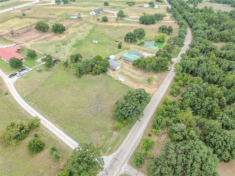 205 County Road 1794, Sunset TX 76270 - Photo 32