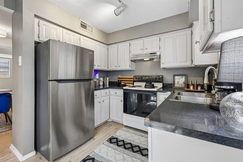 5200 Martel Avenue # 24B, Dallas TX 75206 - Photo 6
