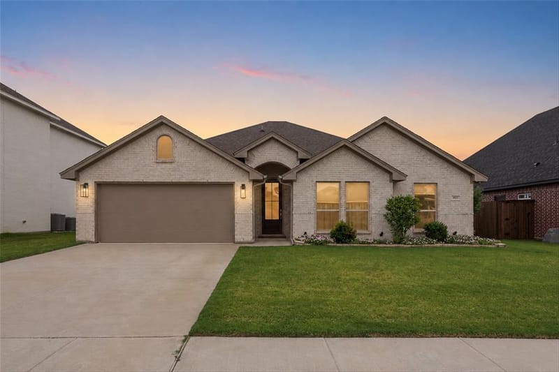 6921 Trail Rock Drive, Benbrook TX 76126