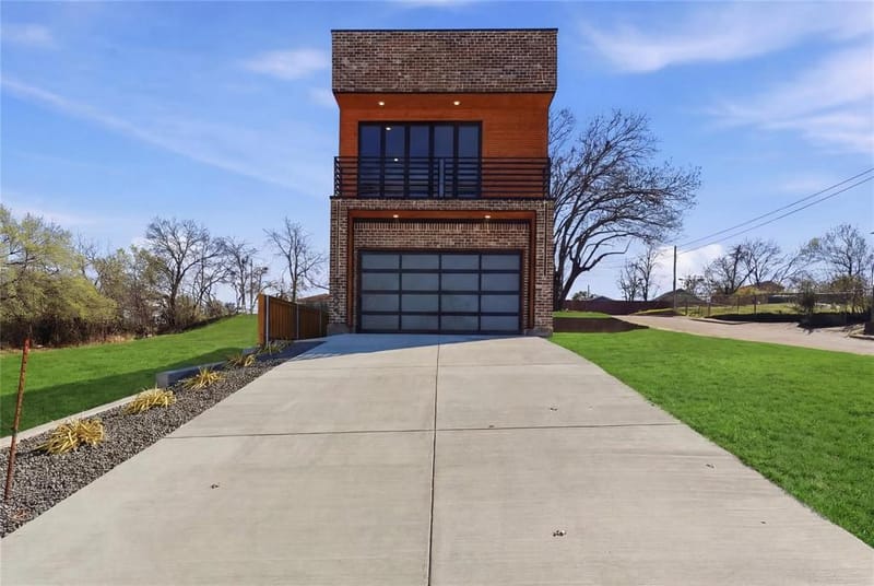1402 Hutchins Avenue, Dallas TX 75203