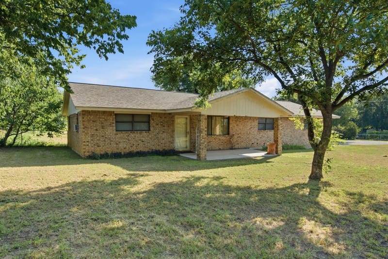 917 E Ross Avenue, De Leon TX 76444 - Photo 2