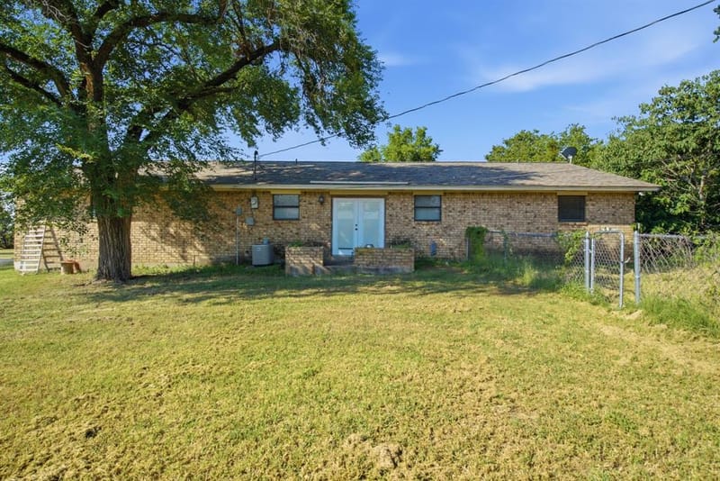 917 E Ross Avenue, De Leon TX 76444 - Photo 22