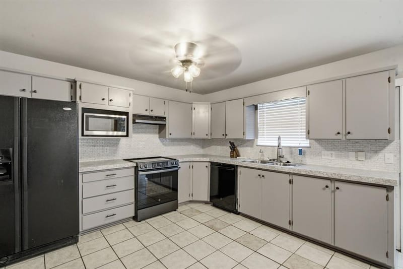 917 E Ross Avenue, De Leon TX 76444 - Photo 7