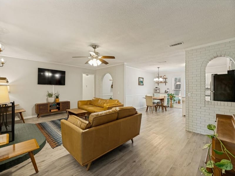 410 E White Street, Pilot Point TX 76258 - Photo 10