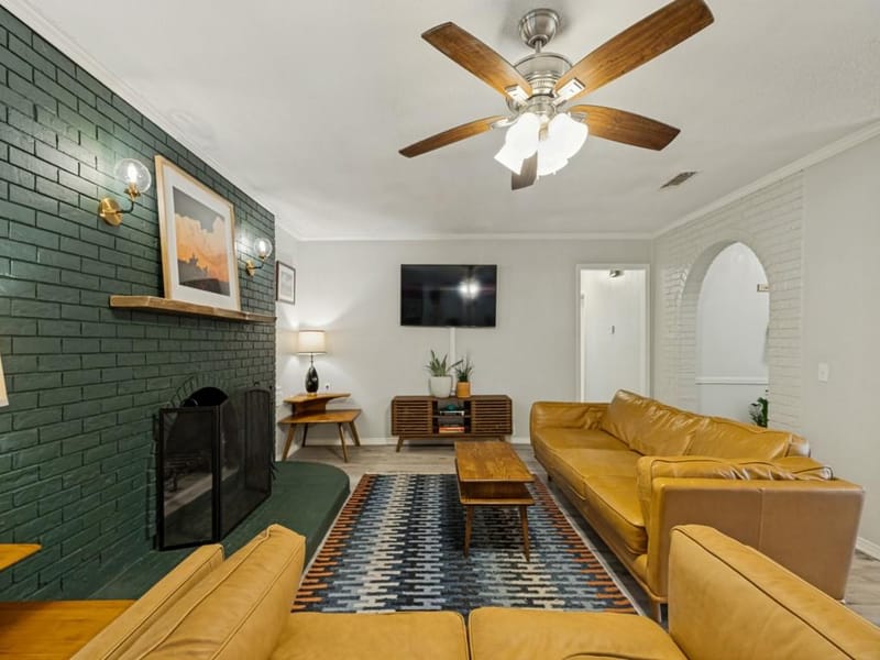 410 E White Street, Pilot Point TX 76258 - Photo 8
