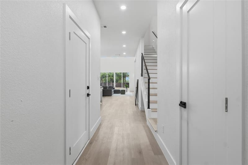 3905 Blue Ridge Boulevard, Dallas TX 75233 - Photo 2
