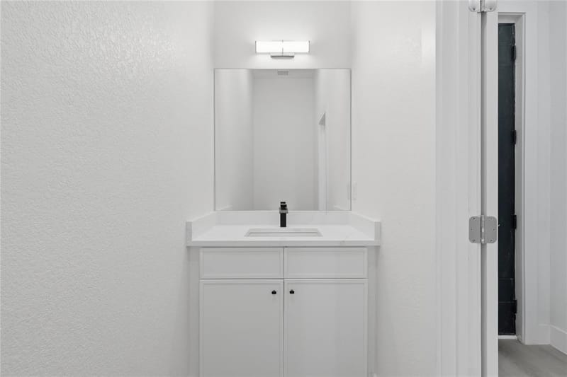 3905 Blue Ridge Boulevard, Dallas TX 75233 - Photo 3