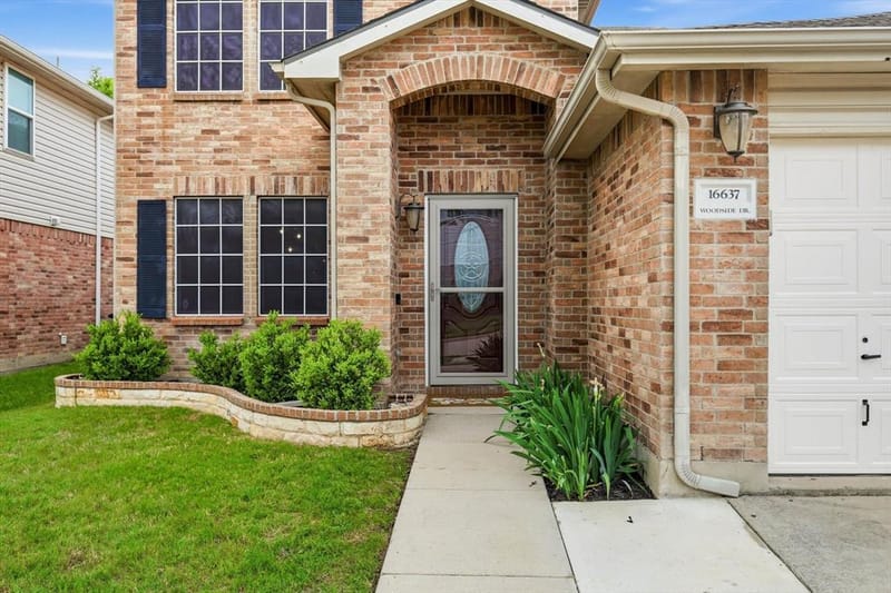 16637 Woodside Drive, Fort Worth TX 76247 - Photo 2