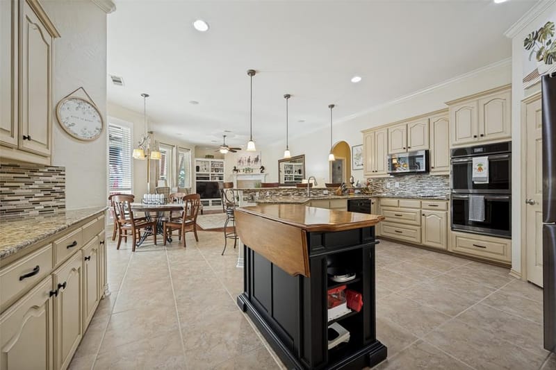 2300 High Pointe Drive, Corinth TX 76210 - Photo 9
