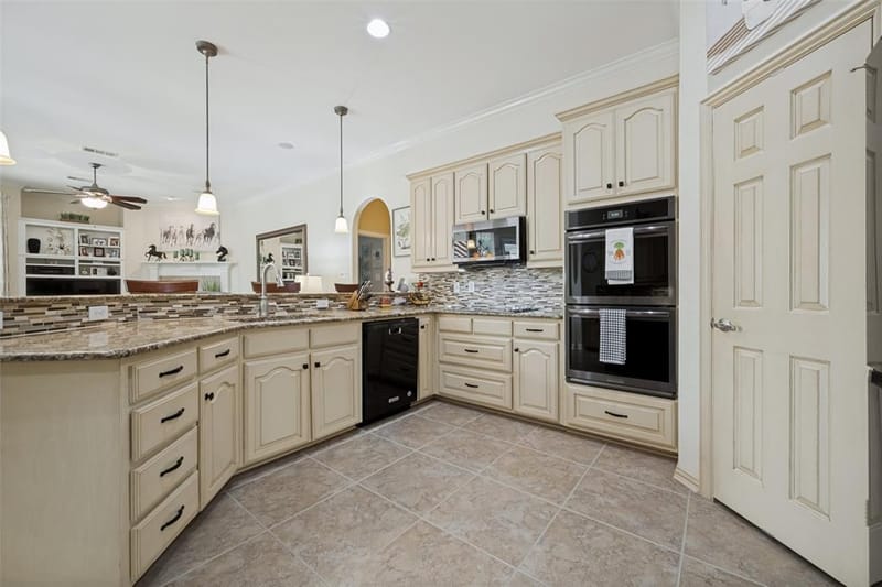 2300 High Pointe Drive, Corinth TX 76210 - Photo 10