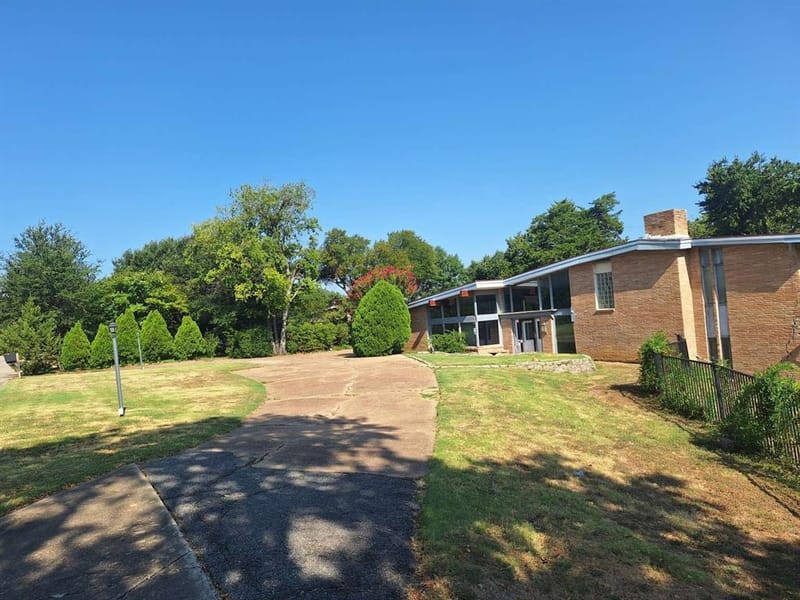 2415 Skyline Drive, Irving TX 75038