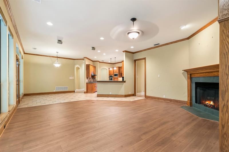 1219 Winding Brook Drive, Garland TX 75044 - Photo 11