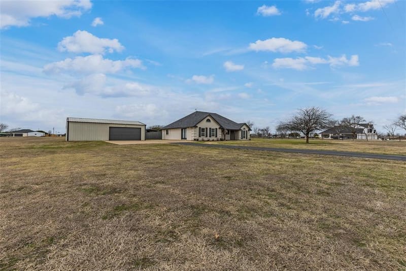 312 Corral Road, Godley TX 76044 - Photo 3
