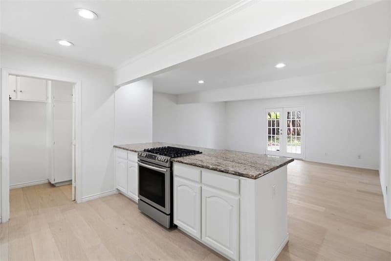 3651 Courtdale Drive, Farmers Branch TX 75234 - Photo 7