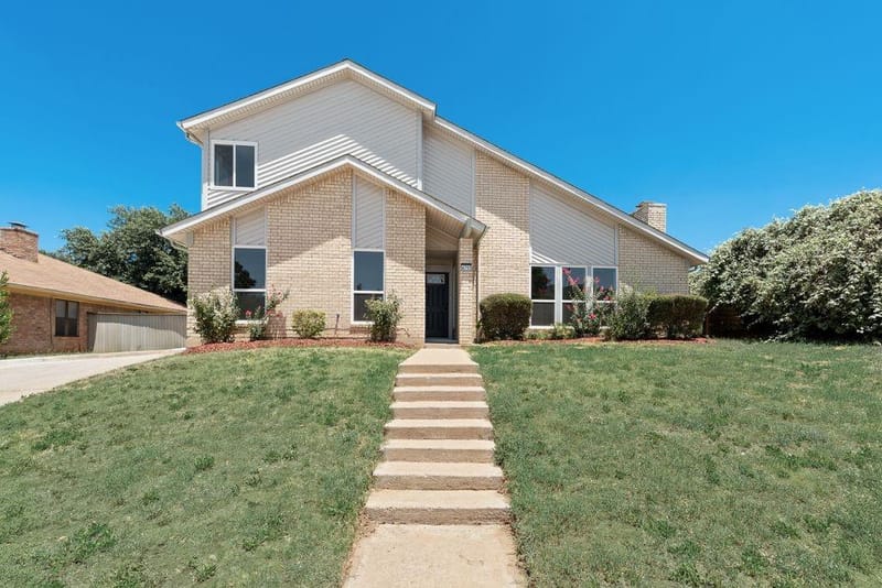 4717 Mandalay Drive, Arlington TX 76016 - Photo 2