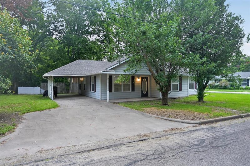 1002 Pine Street, Bonham TX 75418 - Photo 2