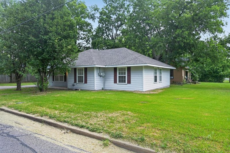 1002 Pine Street, Bonham TX 75418 - Photo 22
