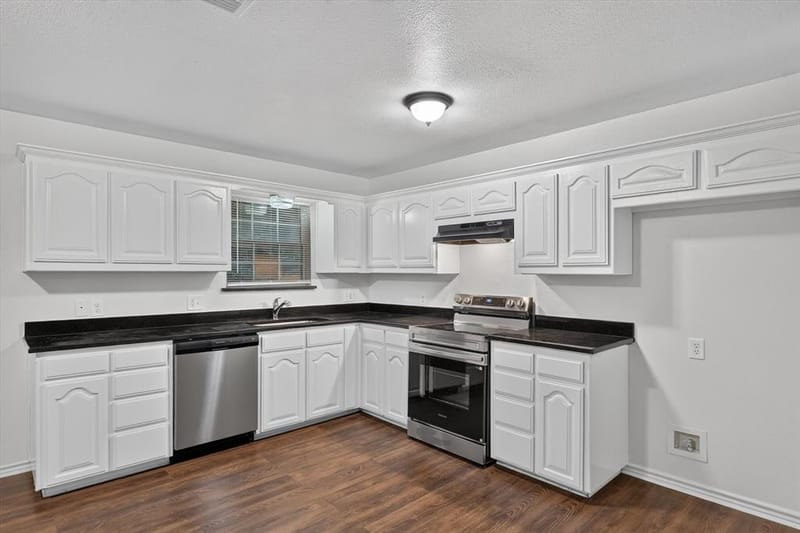 1002 Pine Street, Bonham TX 75418 - Photo 8