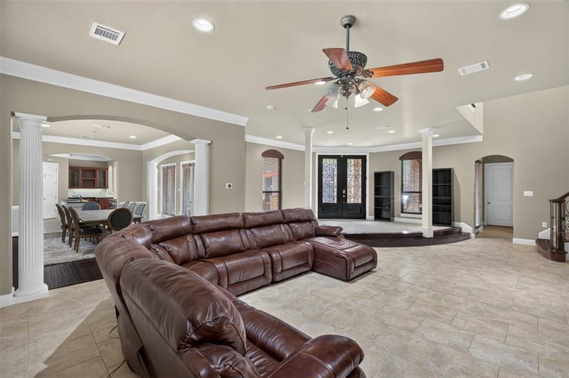 3801 Park Manor Court, Arlington TX 76017 - Photo 5