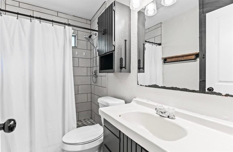 3807 Falls Drive, Dallas TX 75211 - Photo 11