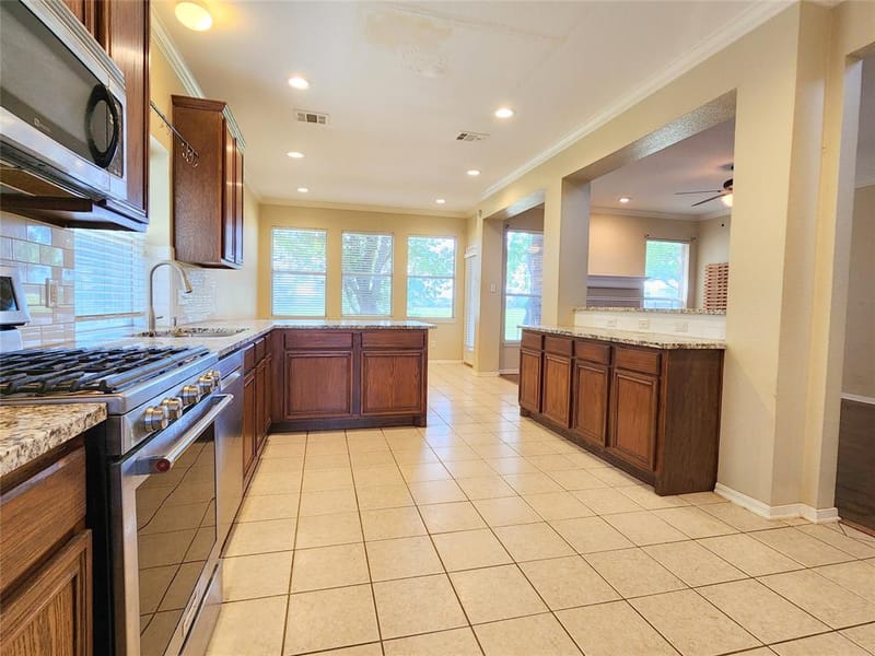2105 Clubside Drive, Corinth TX 76210 - Photo 9