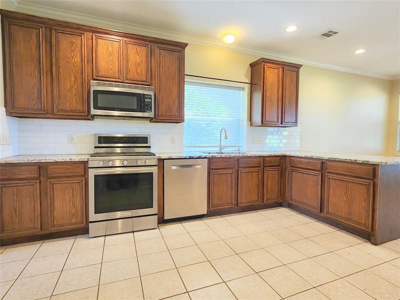 2105 Clubside Drive, Corinth TX 76210 - Photo 8