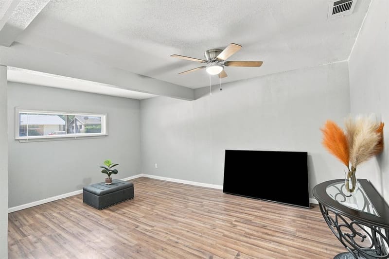 702 Phillips Drive, Ennis TX 75119 - Photo 6