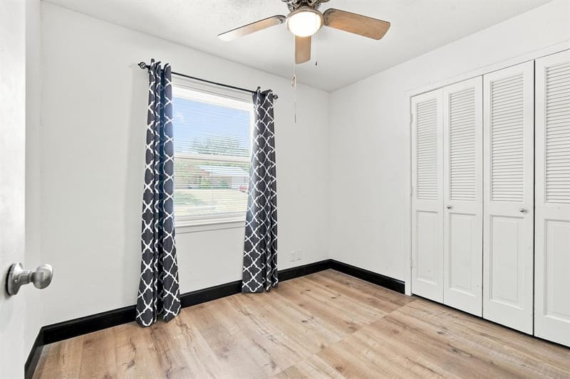 702 Phillips Drive, Ennis TX 75119 - Photo 16