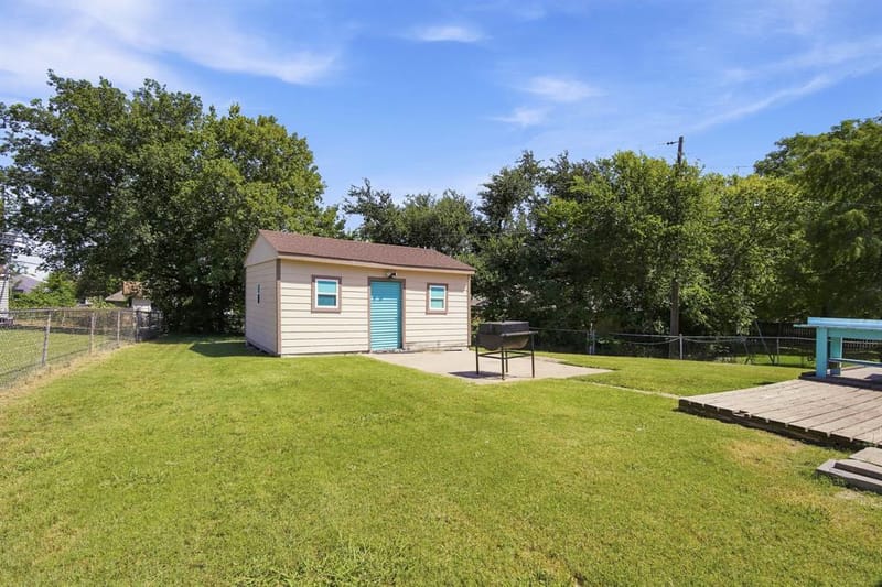 702 Phillips Drive, Ennis TX 75119 - Photo 22