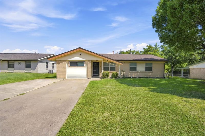 702 Phillips Drive, Ennis TX 75119 - Photo 3