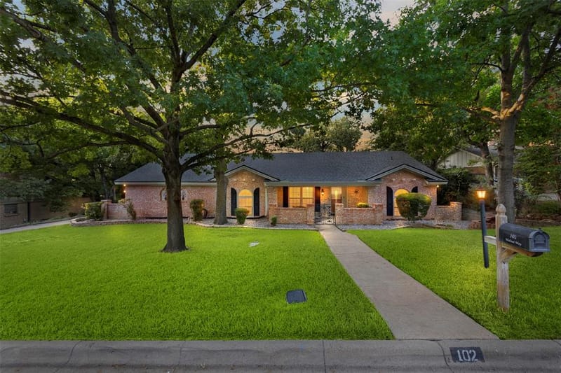 102 Walnut Way, Euless TX 76039