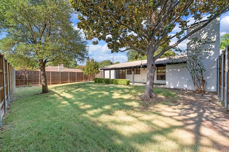 6631 Hunters Ridge Drive, Dallas TX 75248 - Photo 5