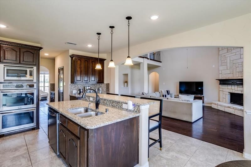 303 Fountain Creek Court, Ovilla TX 75154 - Photo 12