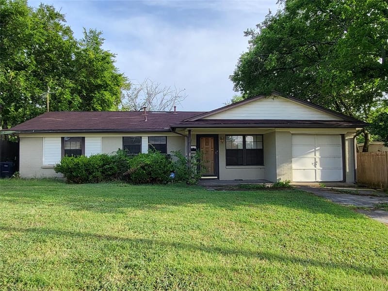 7825 Gaston Avenue, Fort Worth TX 76116