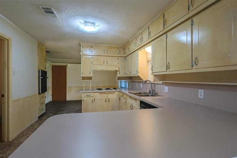 7601 Trimble Drive, Fort Worth TX 76134 - Photo 10