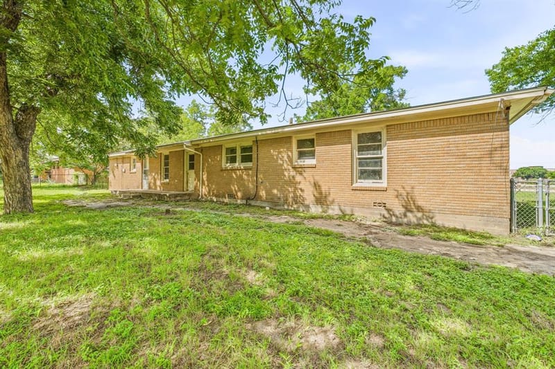 594 N Harbin Drive, Stephenville TX 76401 - Photo 4