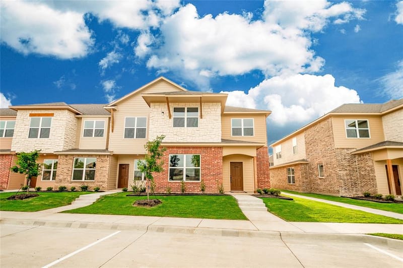 3709 Bonnie Brae Street, Denton TX 76226 - Photo 3
