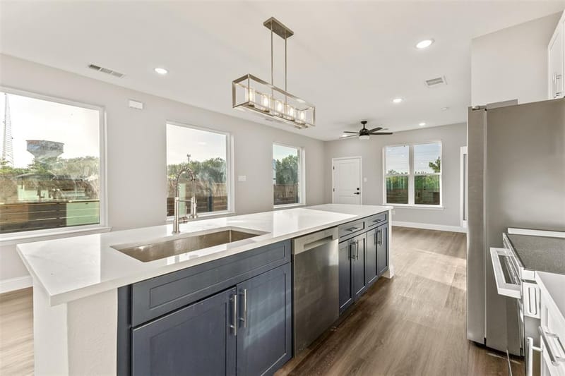 829 Premier Parkway, Grand Prairie TX 75051 - Photo 4