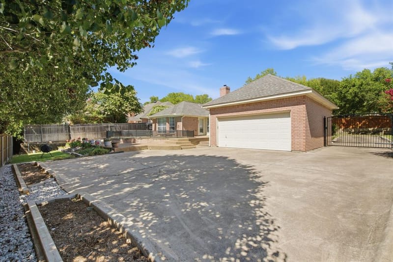 8417 Castle Creek Road, North Richland Hills TX 76182 - Photo 39