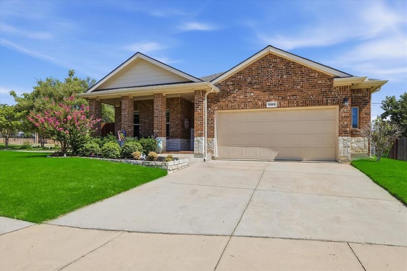 5901 Glenwood Drive, Denton TX 76208 - Photo 2