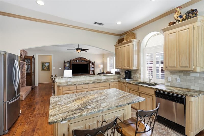 6009 Wallace Meadows Court, Arlington TX 76001 - Photo 13