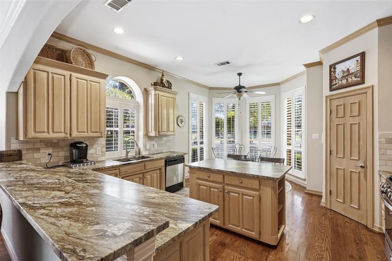 6009 Wallace Meadows Court, Arlington TX 76001 - Photo 12