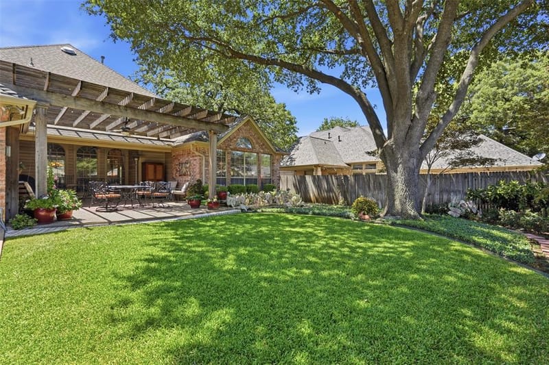 6009 Wallace Meadows Court, Arlington TX 76001 - Photo 4