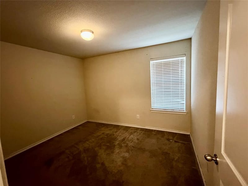 5509 Thunder Bay Drive, Fort Worth TX 76119 - Photo 10