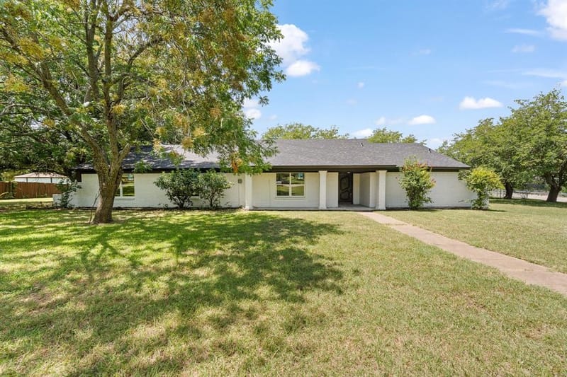 202 Roaring Springs Drive, Joshua TX 76058