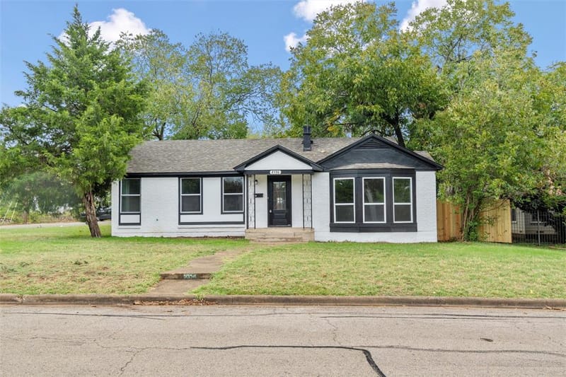 2336 Glencrest Drive, Fort Worth TX 76119