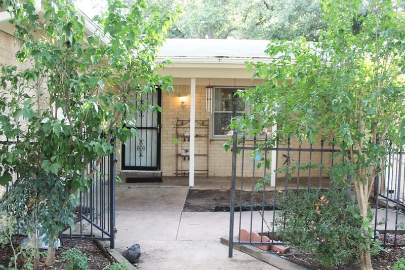 1210 Cozby Street S, Benbrook TX 76126 - Photo 2