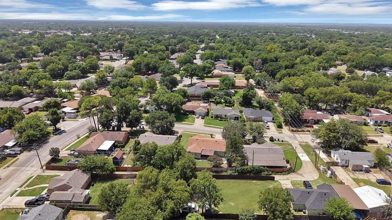 8533 Blossom Lane, Dallas TX 75227 - Photo 6