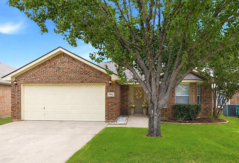 5828 Pearl Oyster Lane, Fort Worth TX 76179 - Photo 2